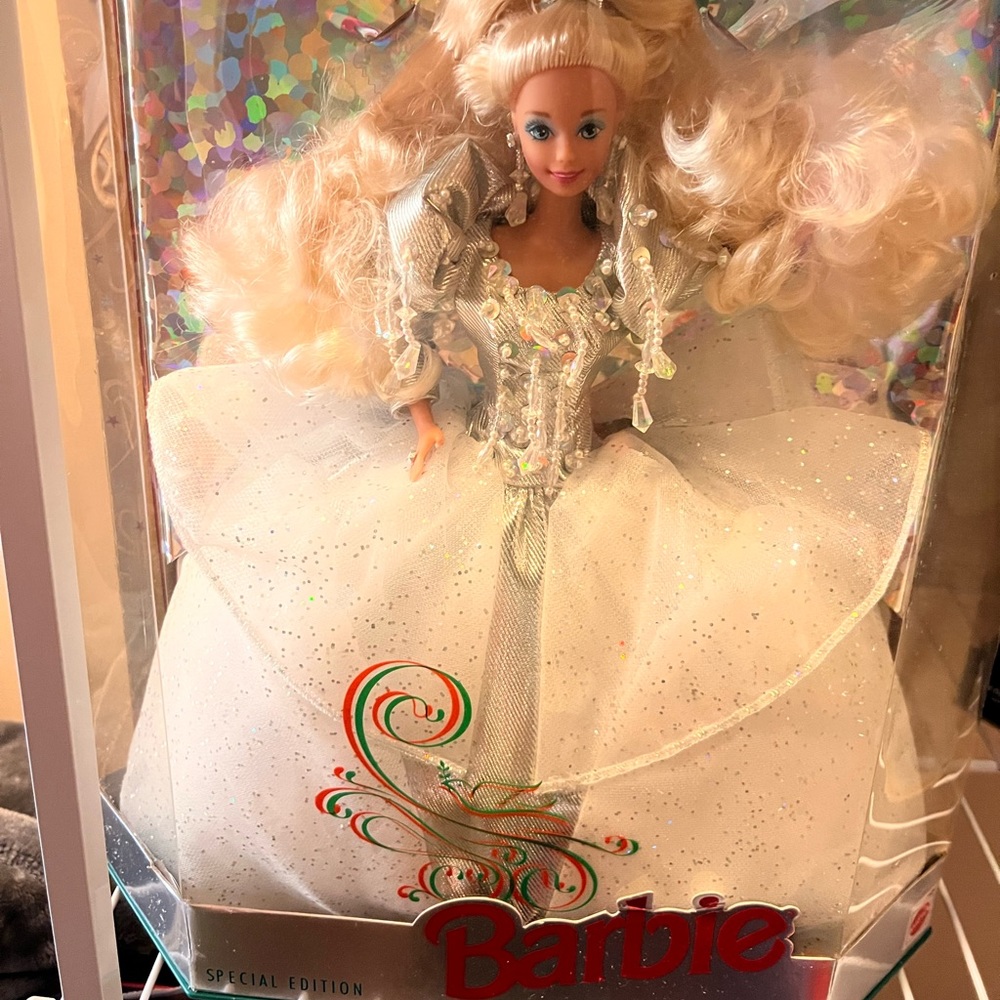 Happy holidays Barbie 1992 new in box